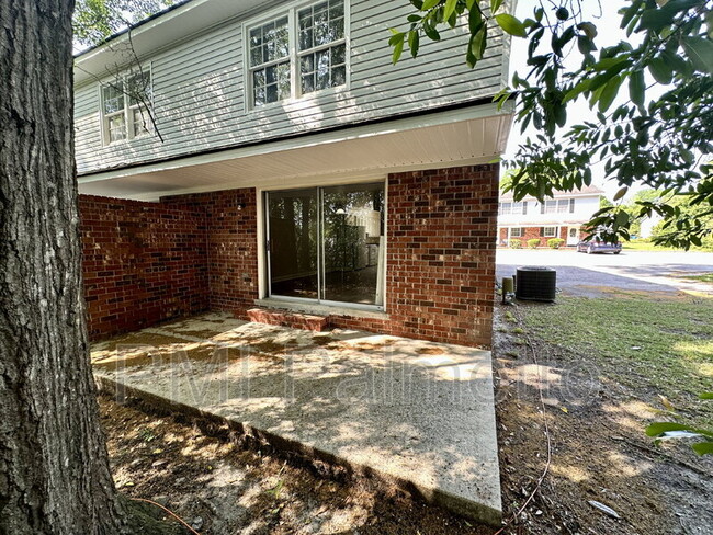 Building Photo - 718 Augusta St