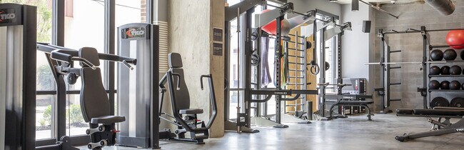 Building Photo - 712 4th Ave S