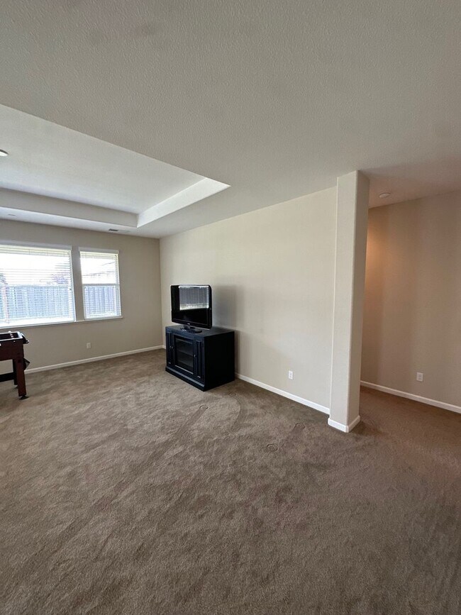 Building Photo - Spacious 4 Bed / 3 Bath Home with Large Covered Patio in Chico
