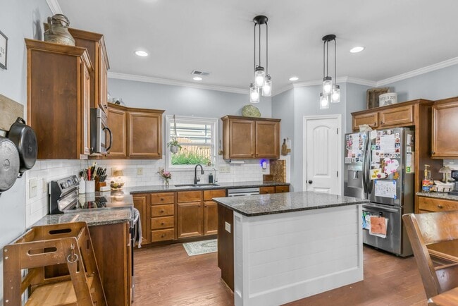 Building Photo - Spacious 4 Bedroom Home in Auburn
