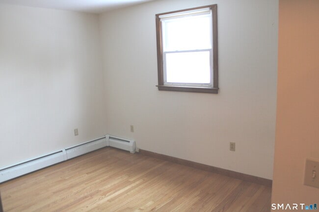 Building Photo - 14 Knollwood Dr