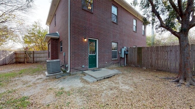 Building Photo - 1500 Maglothin Ct