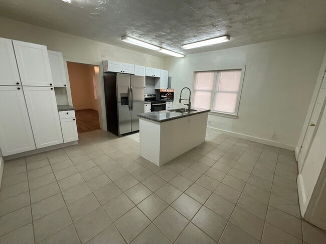 Building Photo - 295 E