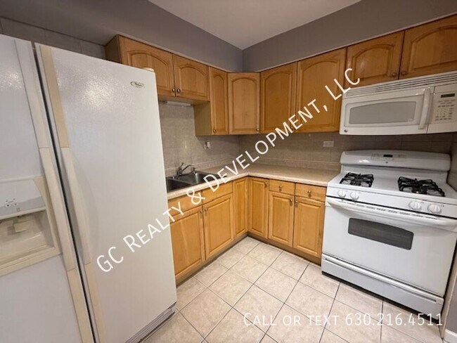 Building Photo - 834 College Blvd