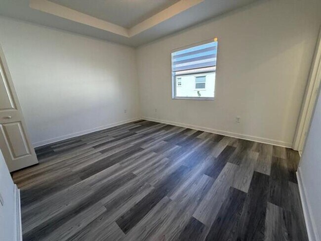 Building Photo - 2885 SE 25th Ave