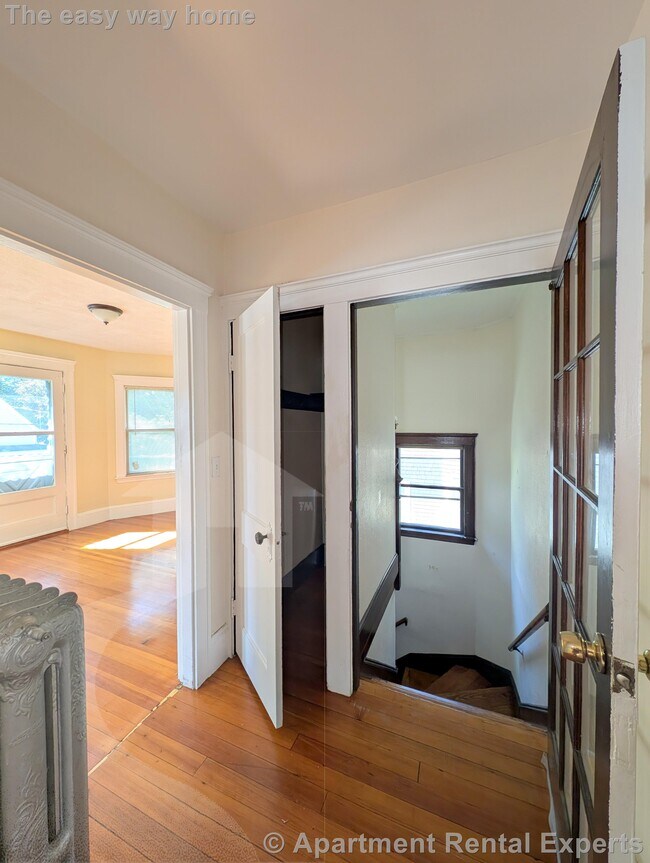 Building Photo - 58 Monument St