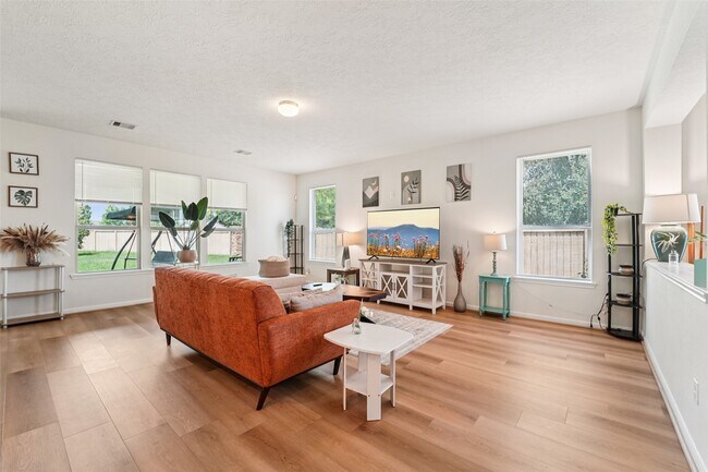 Building Photo - 4306 Lake Cypress Cir