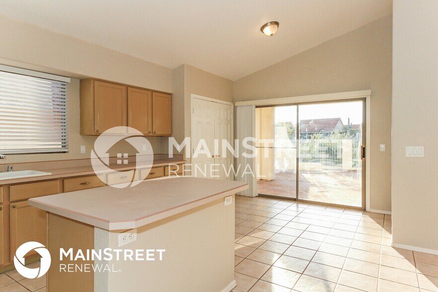 Building Photo - 11151 N Desert Flower Dr