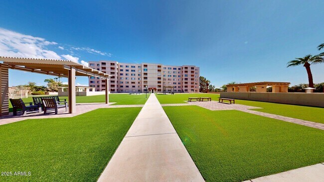 Building Photo - 7950 E Camelback Rd