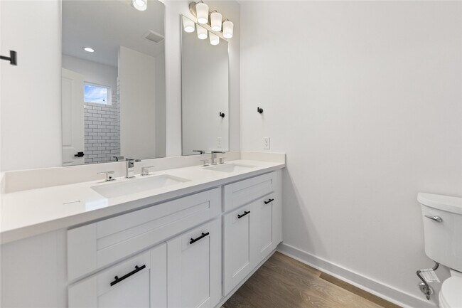 Building Photo - 3703 Nagle St