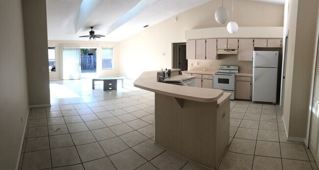 Building Photo - 3480 Fan Palm Blvd
