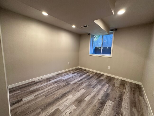 Building Photo - 23812 E Maxwell Ave