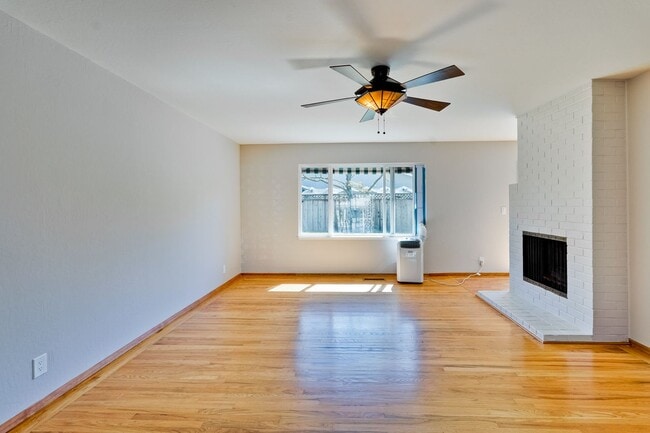 Building Photo - Welcome Home to Beautiful Cambrian Park Ne...