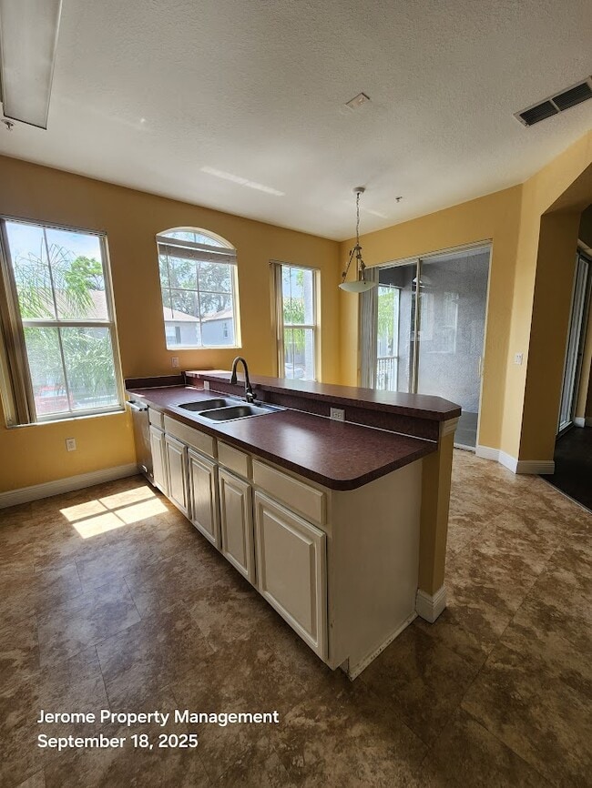 Building Photo - 5011 Sunridge Palms Dr