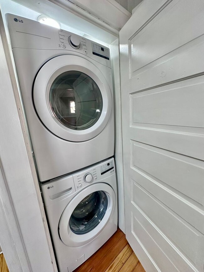 Building Photo - 139-141 W. Sandusky