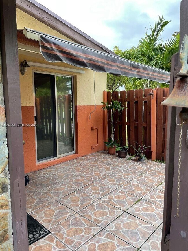 Building Photo - 115 Briarwood Cir