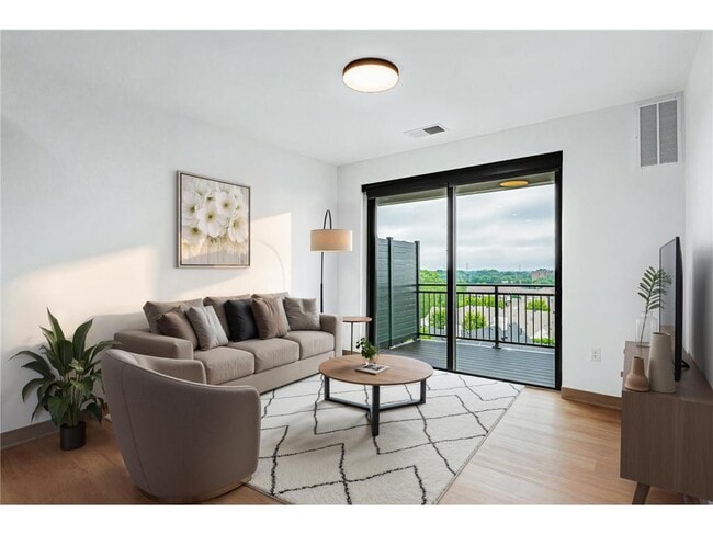 Building Photo - 640 Wisconsin Ave N