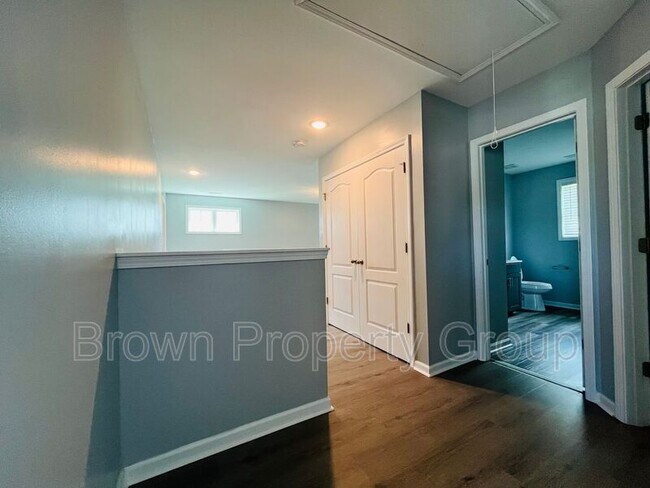 Building Photo - 2165 Stonewash Dr