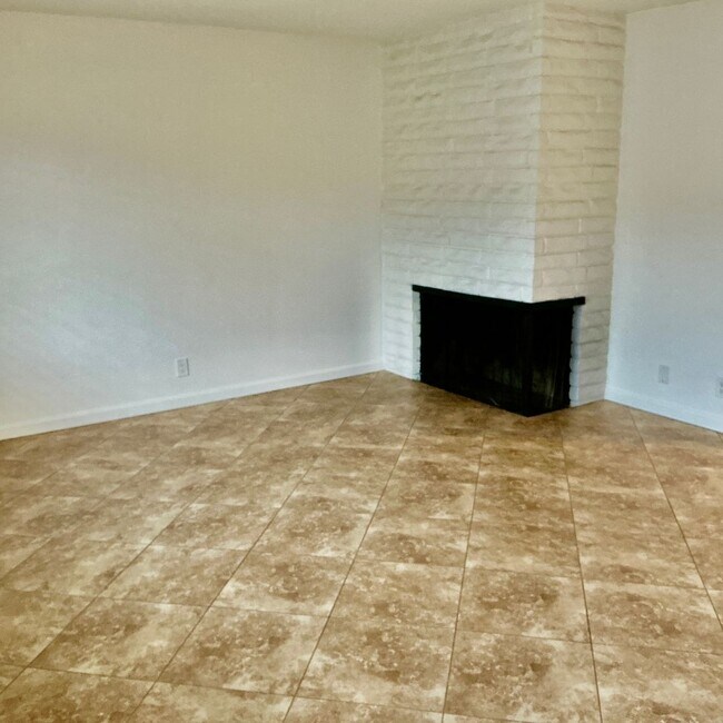 Building Photo - Washington (1004-1008)