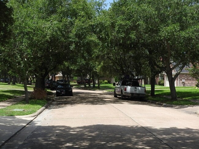 Building Photo - 3107 Rimrock Dr