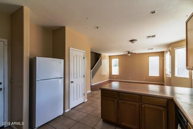 Building Photo - Gorgeous 4 Bed West Phoenix home opposite huge community park ++ New Carpet & New Paint!!