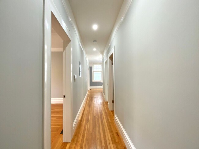 Building Photo - FULLY REMODELED 2BR/1BA. Dishwasher! Laund...