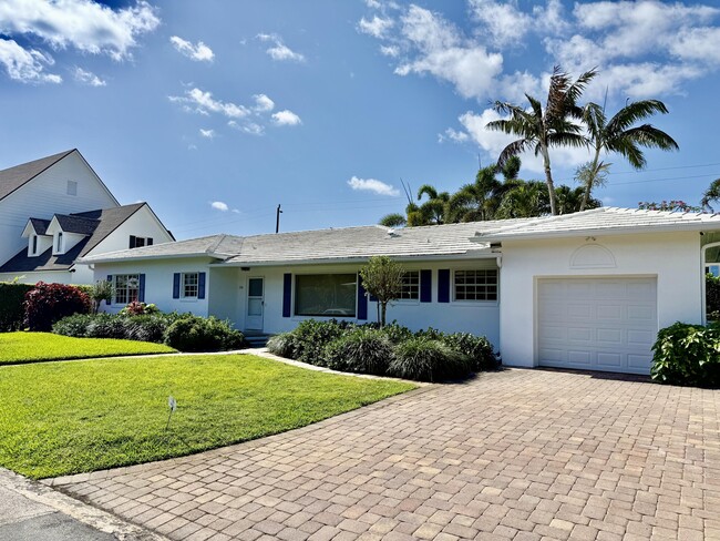 Building Photo - 206 Russlyn Dr