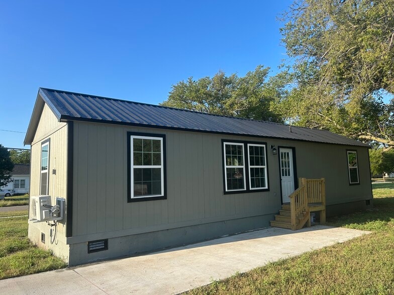 Primary Photo - 502 N Palm St