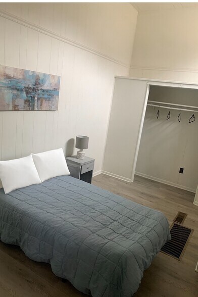 Building Photo - 140 N Canal St