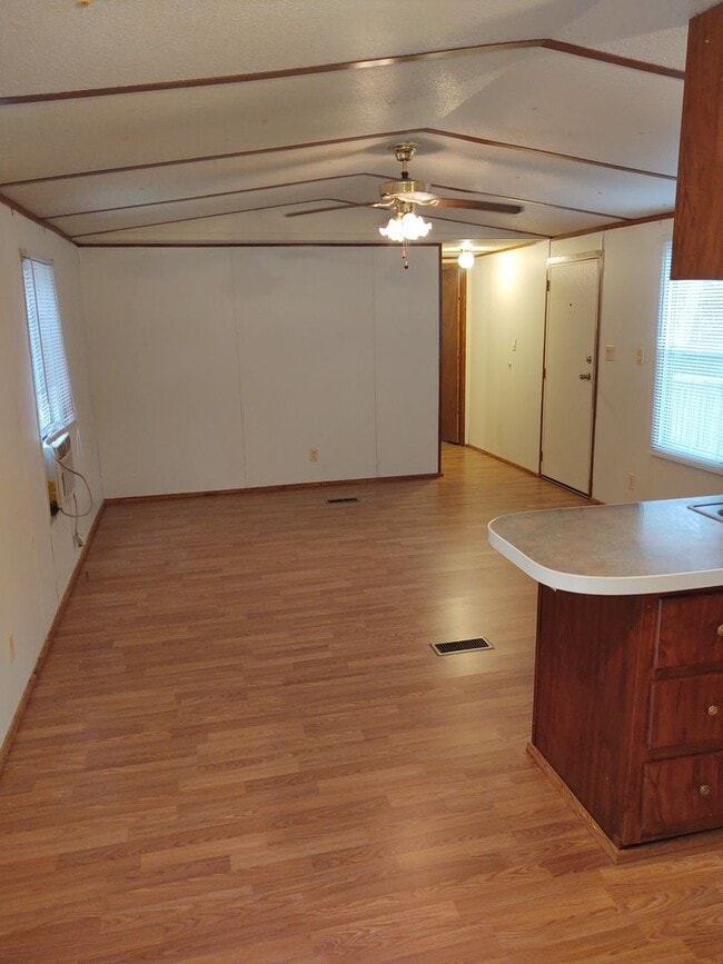 Building Photo - 2 Bedroom 1 bath Trailer in Whittier  $950 a month
