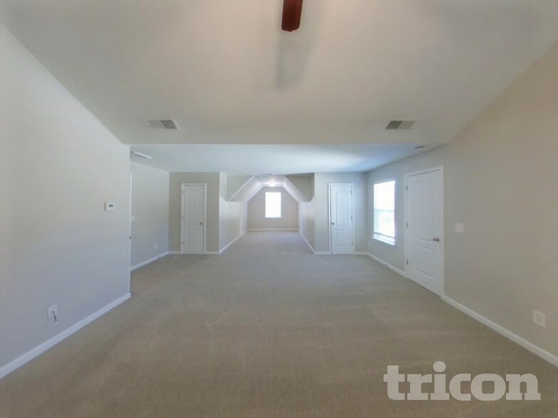 Building Photo - 11051 Southwood Dr