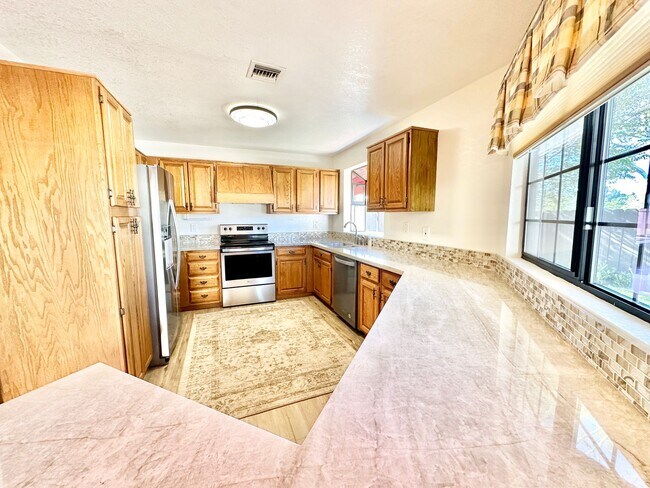 Building Photo - Sweet Single-Story, Completely Detached, Home in the Picturesque Fallbrook Village HOA Community!