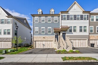 Building Photo - 19 Dahlia Dr