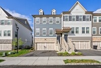 Building Photo - 19 Dahlia Dr