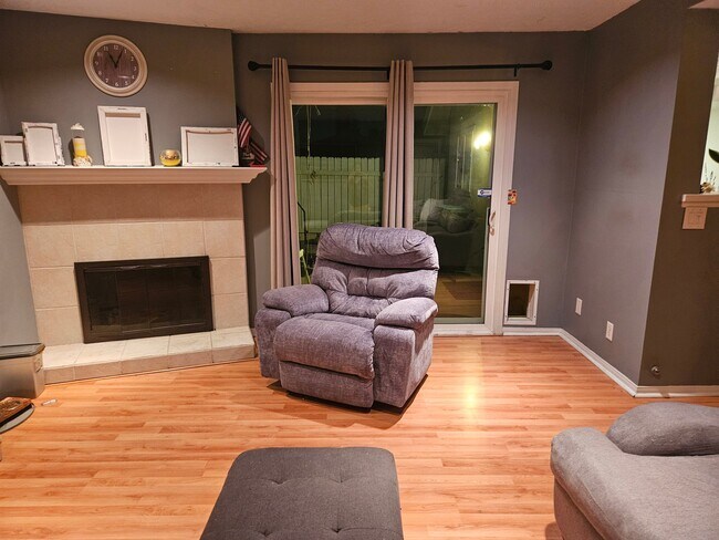 Building Photo - 2570 College Ln