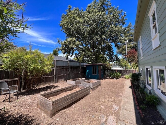 Building Photo - 310 Boyce St