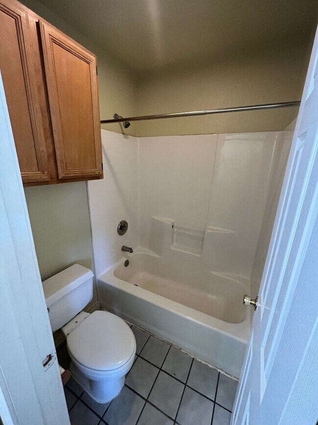 Building Photo - 2628 Gwendolyn Ln