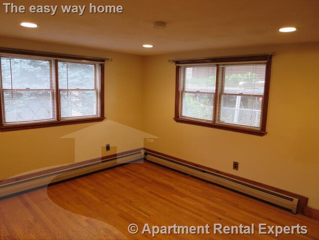 Building Photo - Union Square 2+ BR - 3 bathrooms! Single F...