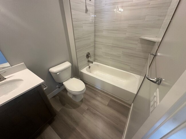 Building Photo - 3 bed plus office / 2.5 bath / 3 car Singl...