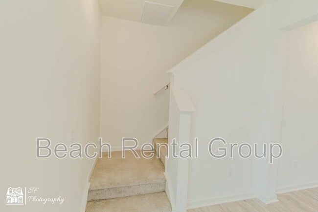 Building Photo - 115 Crescent Wy