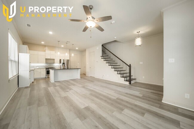 Building Photo - 2745 Troutt Dr