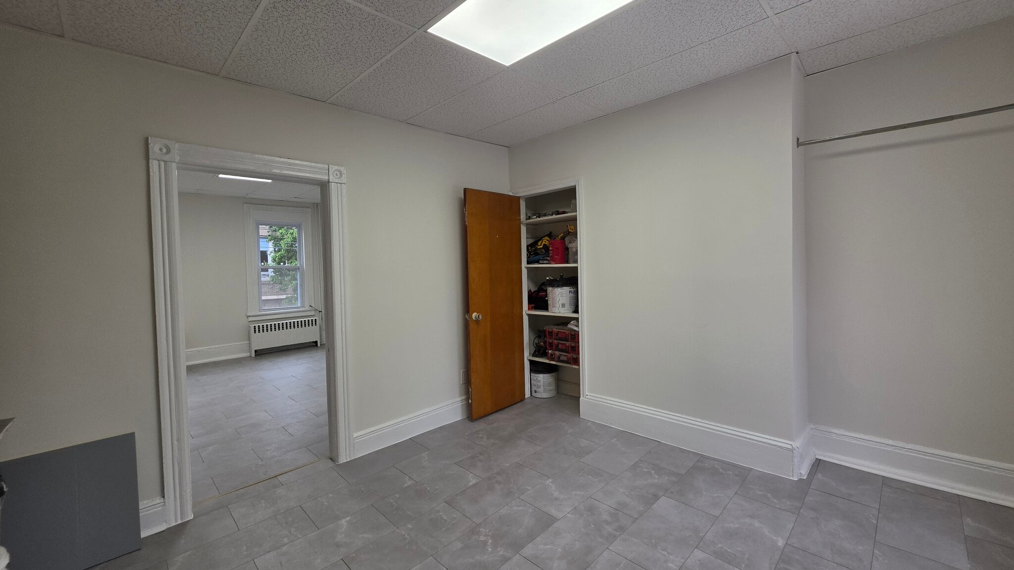 Building Photo - 204 3rd St