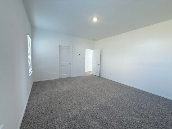 Building Photo - 9122 Serene Hvn Dr