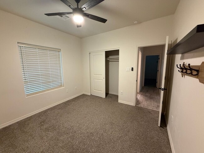 Building Photo - Spool home corner lot in the Foothills