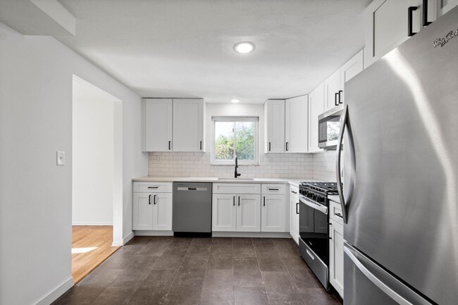 Building Photo - AVAILABLE NOW – Move In Today! NEWLY RENOV...