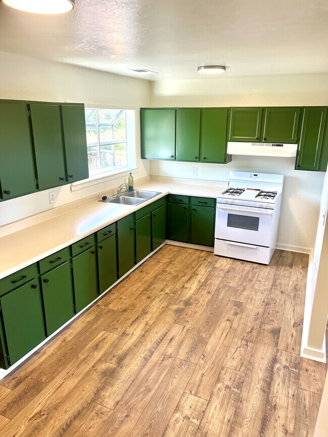 Building Photo - Vered Ranch