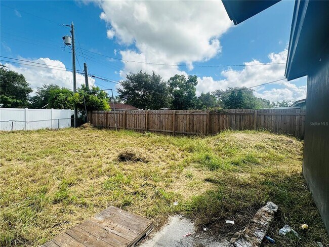 Building Photo - 808 Apricot Dr