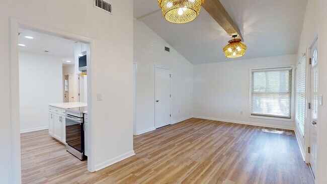 Building Photo - 4403 Ventura Dr