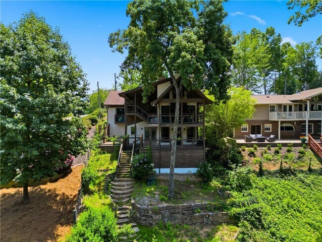 Building Photo - 2115 Kemp Dr