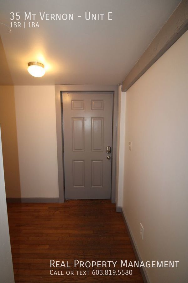 Building Photo - Spacious Multi Level 1 Bedroom with Office!